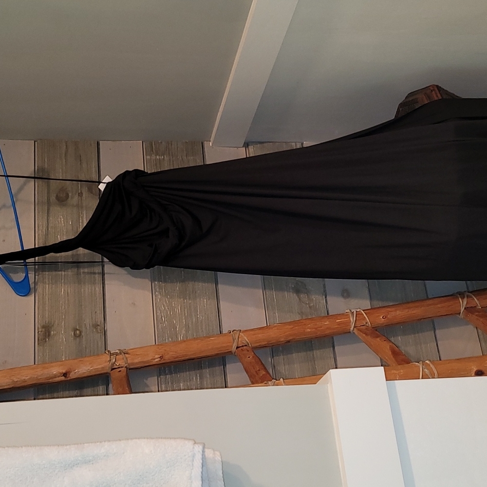 Black Aakaa gown